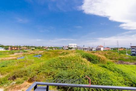 BUILDING 12 UNITS ON SOI 102 :  24 bed great mountain view