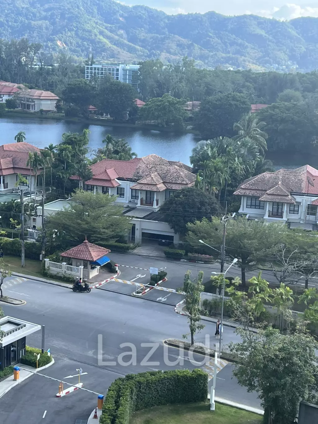 COSY 2 BEDROOM UNIT IN SKYPARK BUILDING C