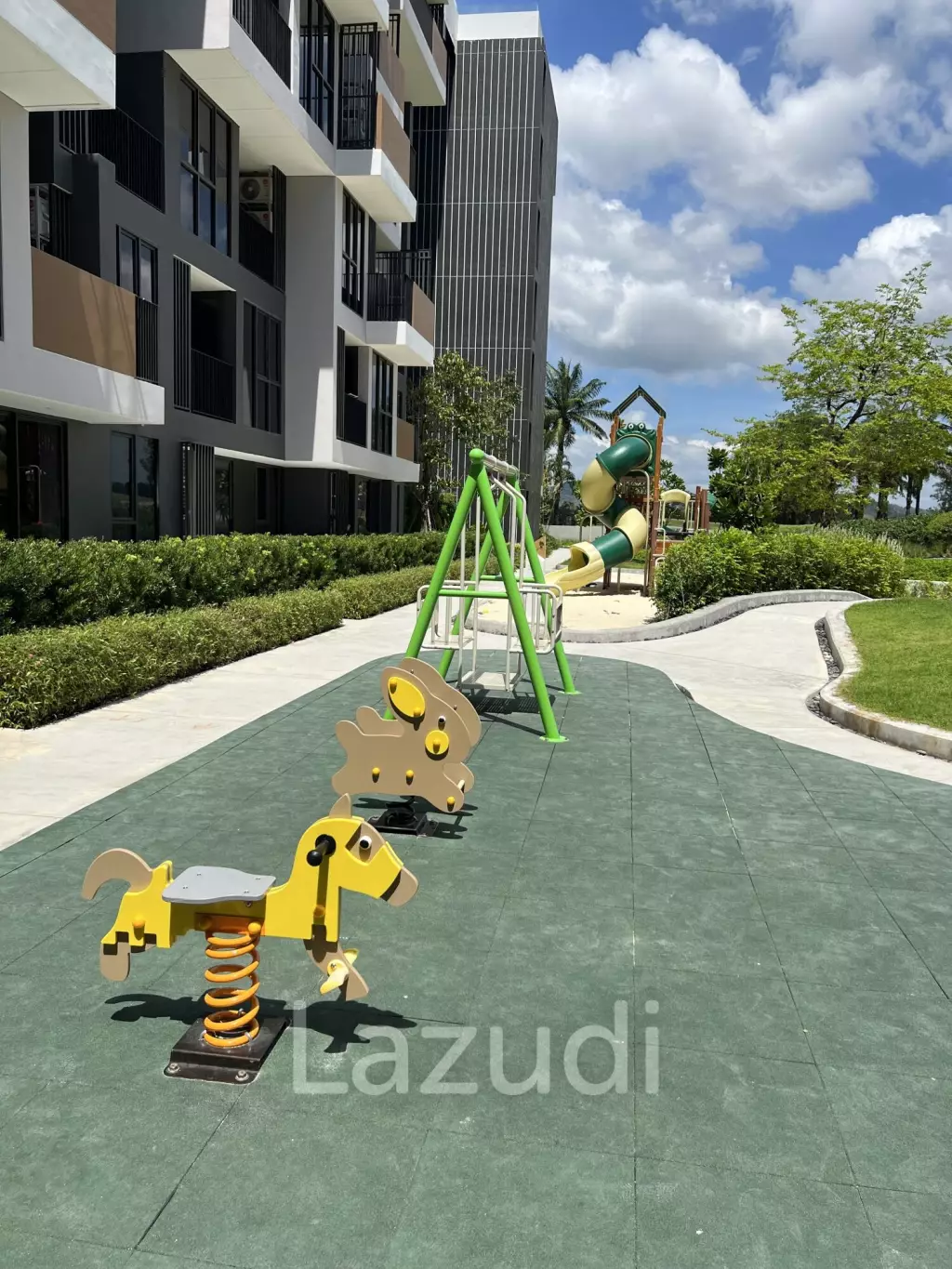 COSY 2 BEDROOM UNIT IN SKYPARK BUILDING C