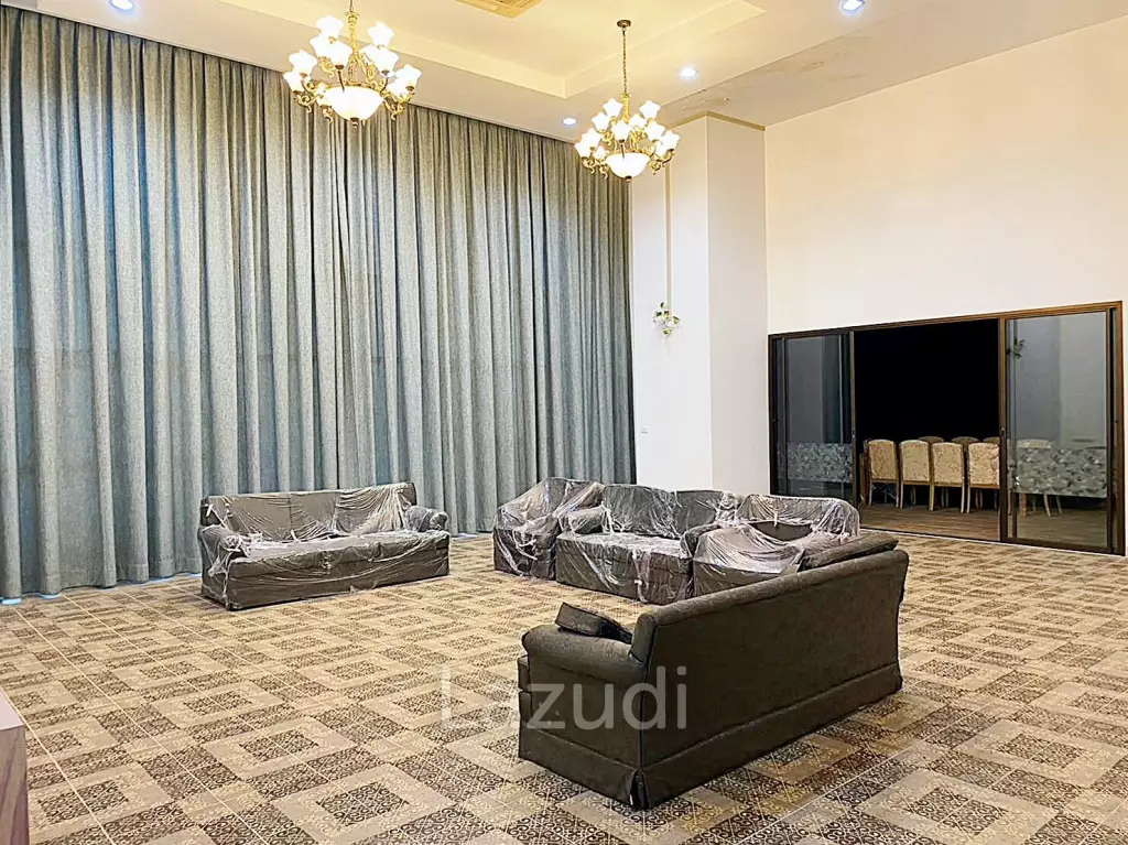 3 Bedroom 3 Bathroom 381 SQ.M Flora Ville