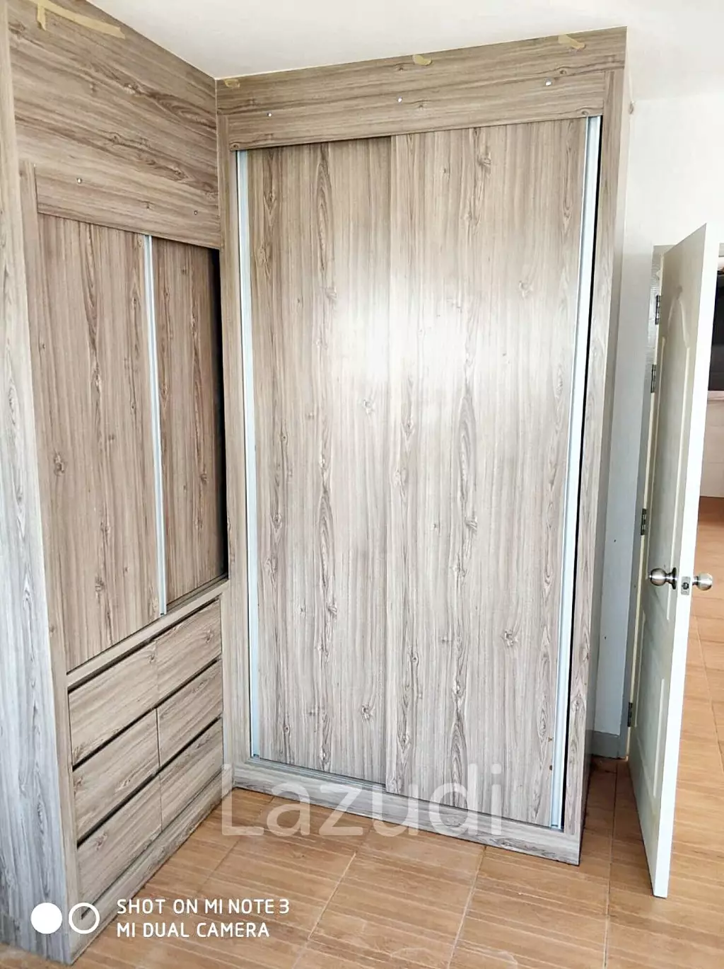 3 Bedroom 3 Bathroom 381 SQ.M Flora Ville