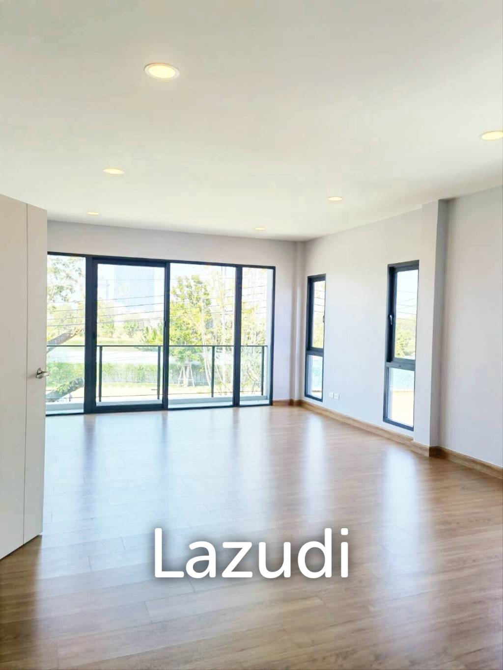 Home office for sales in Bangna