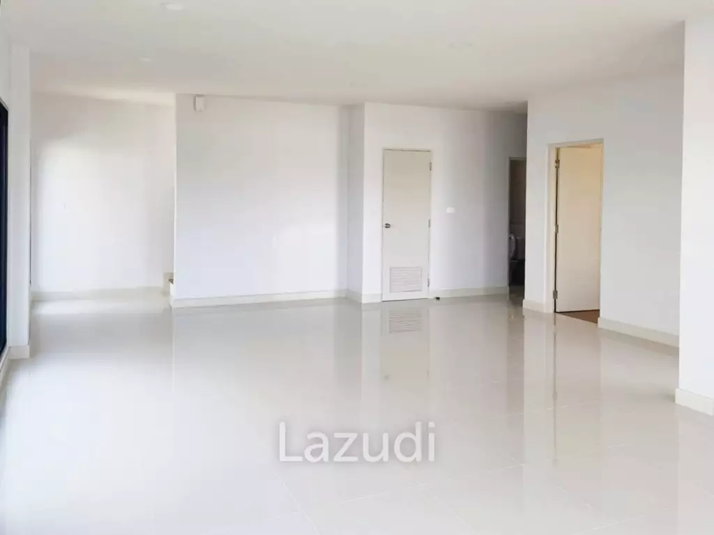Home office for sales in Bangna