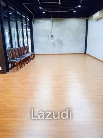 Office space for rent in Watthana