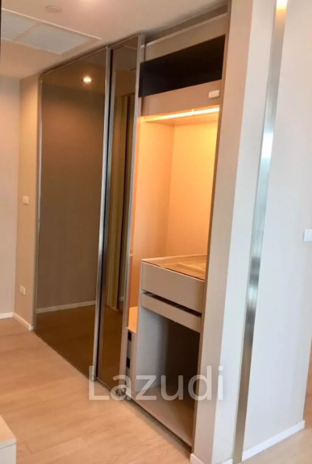 1 Bed 1 Bath 52 SQ.M The Room Sukhumvit 21