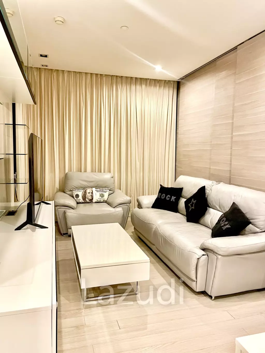 1 Bed 1 Bath 52 SQ.M The Room Sukhumvit 21