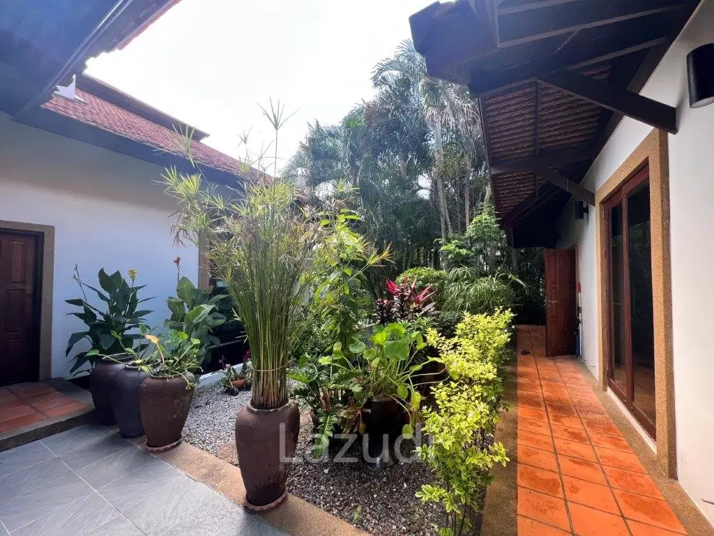 PALM HILLS HOMES : Luxury 4 bed Pool Villa On Golf Course