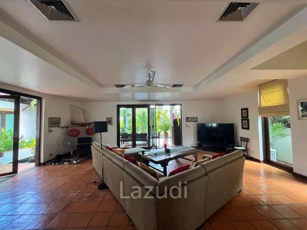 PALM HILLS HOMES : Luxury 4 bed Pool Villa On Golf Course