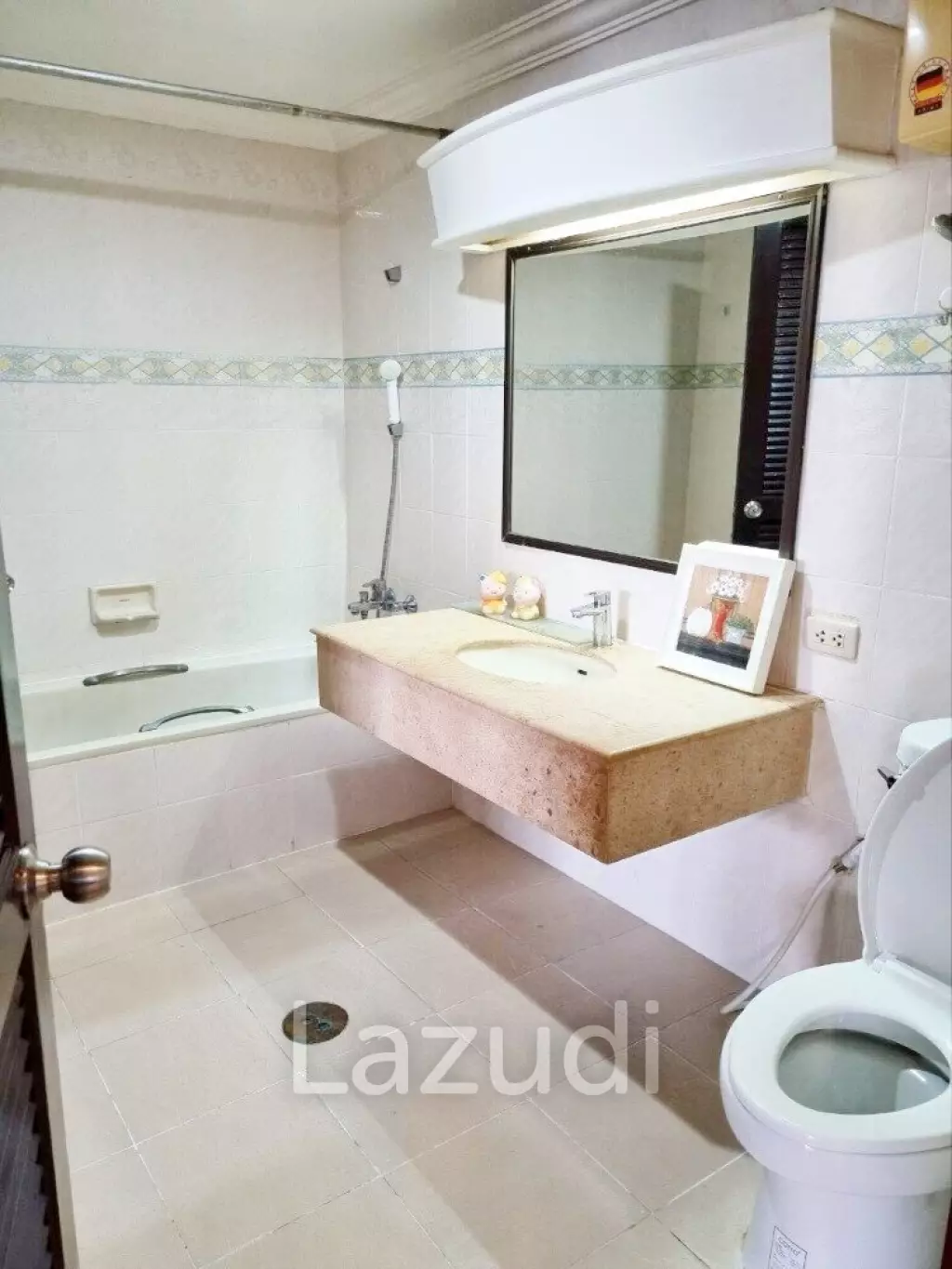 3 Bed 2 Bath 150 SQ.M Acadamia Grand Tower