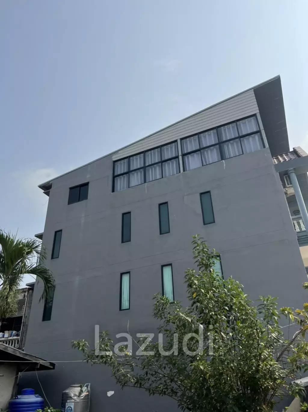 13 Beds 14 Baths 739.20 SQ.M. 4-Storey Building