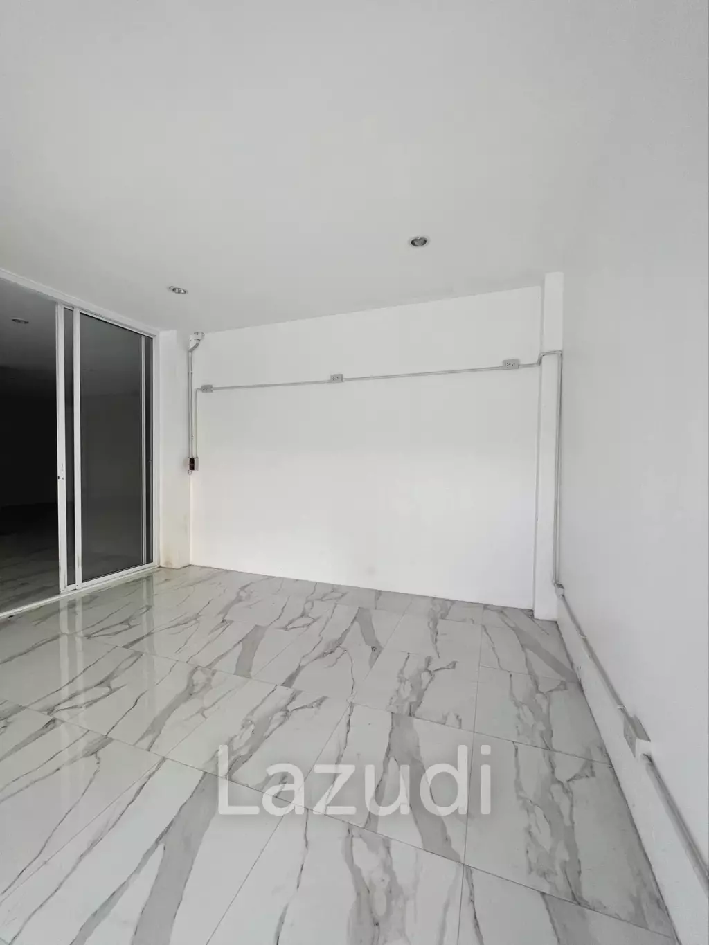 13 Beds 14 Baths 739.20 SQ.M. 4-Storey Building