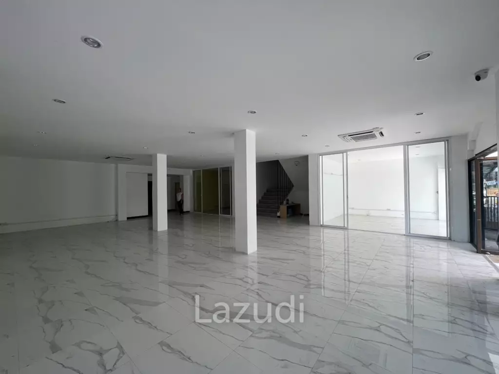 13 Beds 14 Baths 739.20 SQ.M. 4-Storey Building