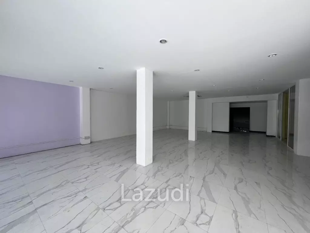 13 Beds 14 Baths 739.20 SQ.M. 4-Storey Building