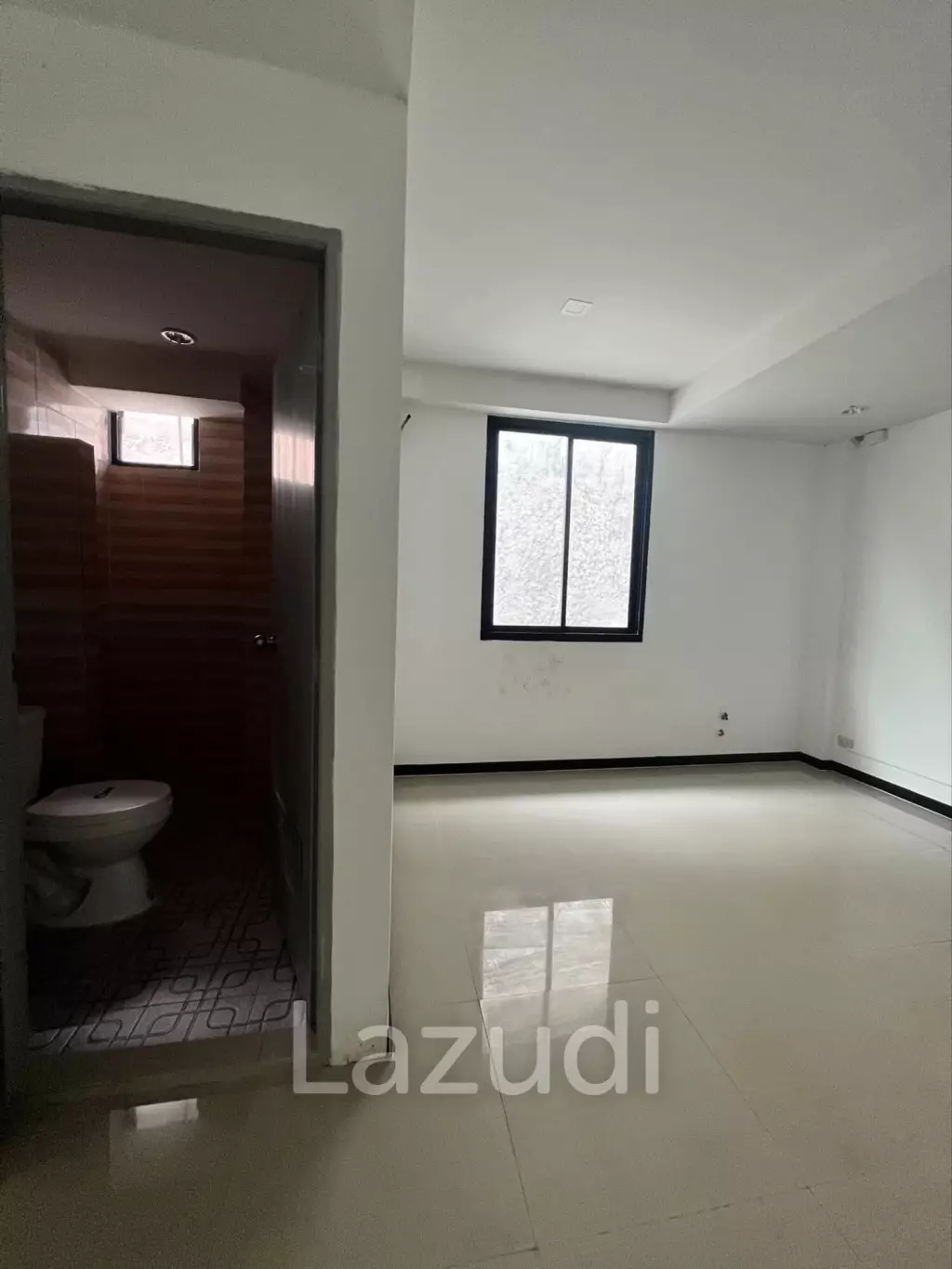 13 Beds 14 Baths 739.20 SQ.M. 4-Storey Building