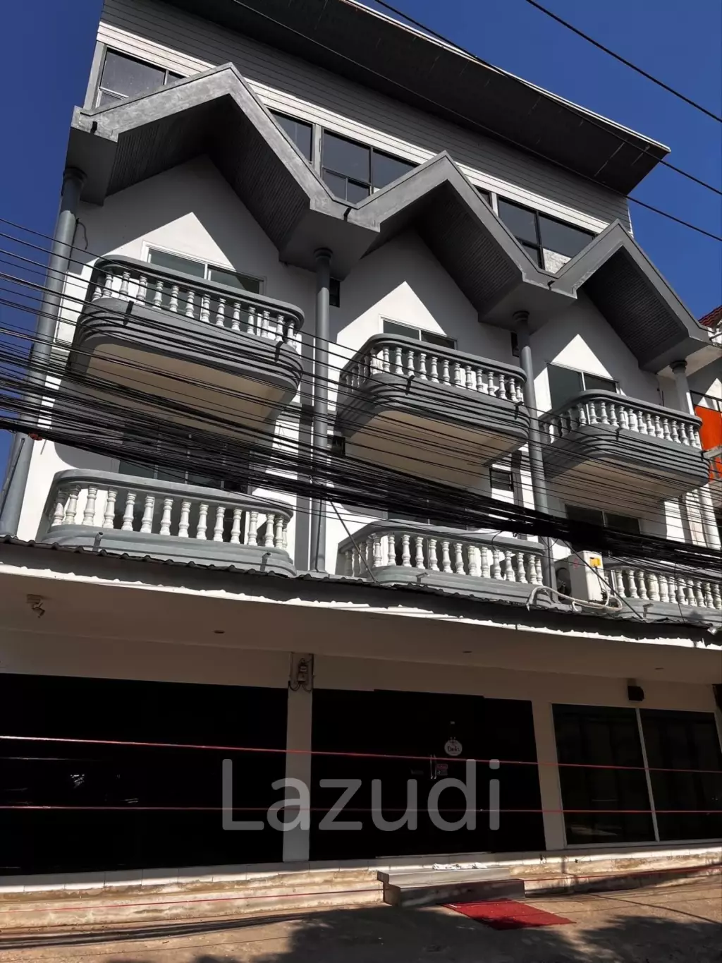 13 Beds 14 Baths 739.20 SQ.M. 4-Storey Building