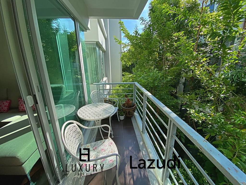 Baan Sandao: Eigentumswohnung mit 2 Schlafzimmern und 2 Bädern gegenüber dem Market Village