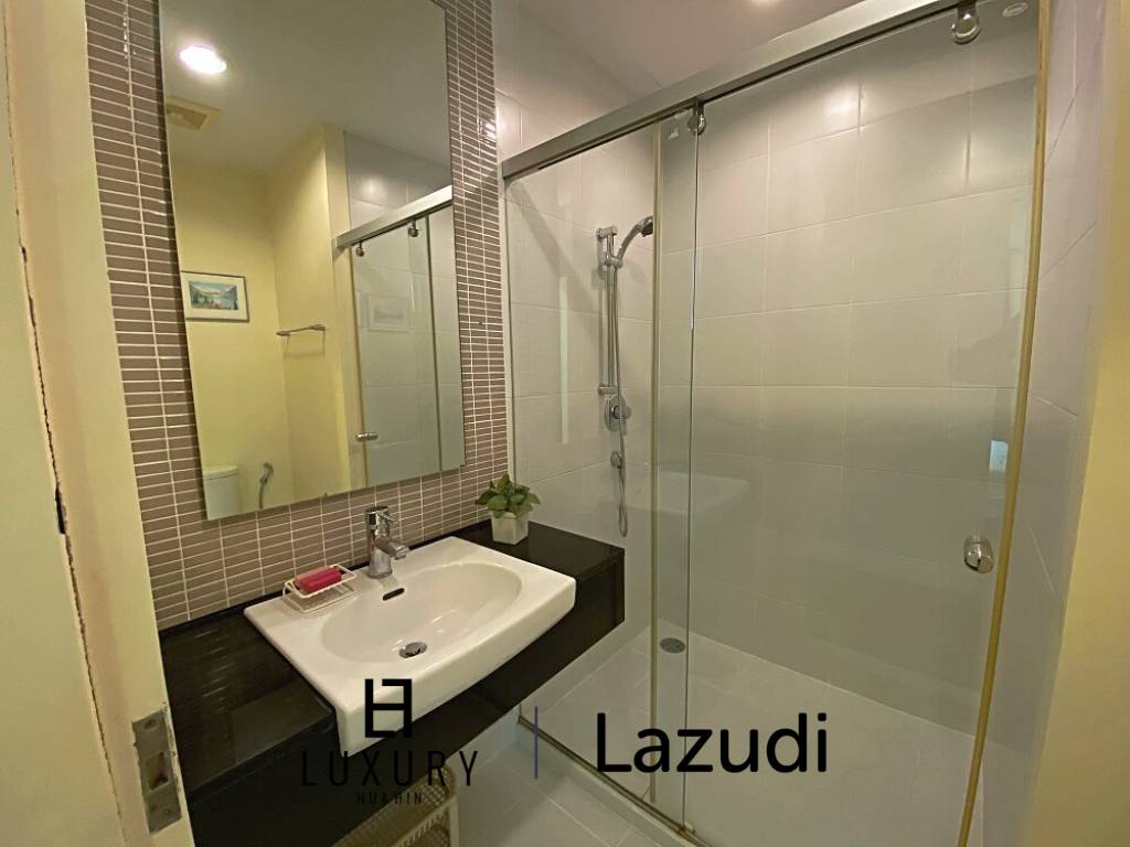 Baan Sandao: Eigentumswohnung mit 2 Schlafzimmern und 2 Bädern gegenüber dem Market Village