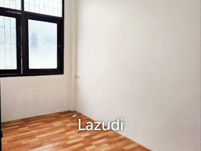 Versatile Commercial Building in Prime Yaowarat Location
