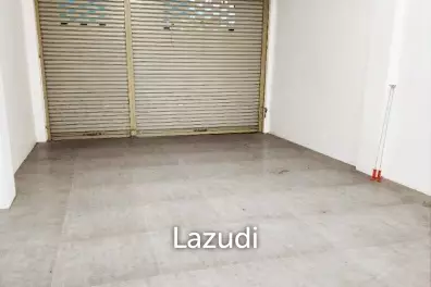 Versatile Commercial Building in Prime Yaowarat Location