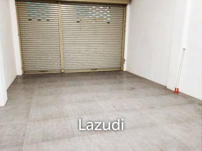 Versatile Commercial Building in Prime Yaowarat Location