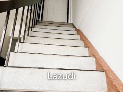 Versatile Commercial Building in Prime Yaowarat Location
