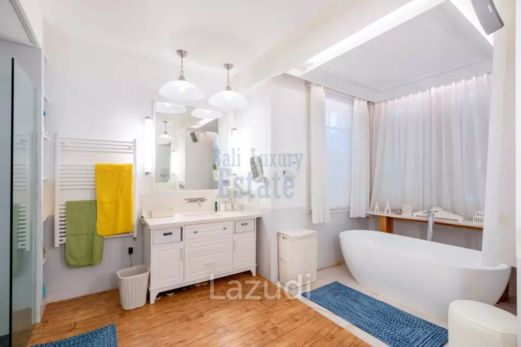 Discover true Luxury: A Stunning Villa and Apartment in Berawa