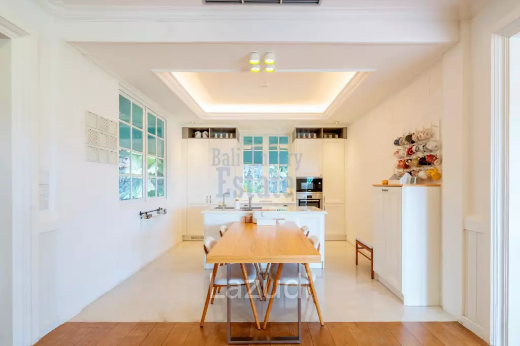 Discover true Luxury: A Stunning Villa and Apartment in Berawa