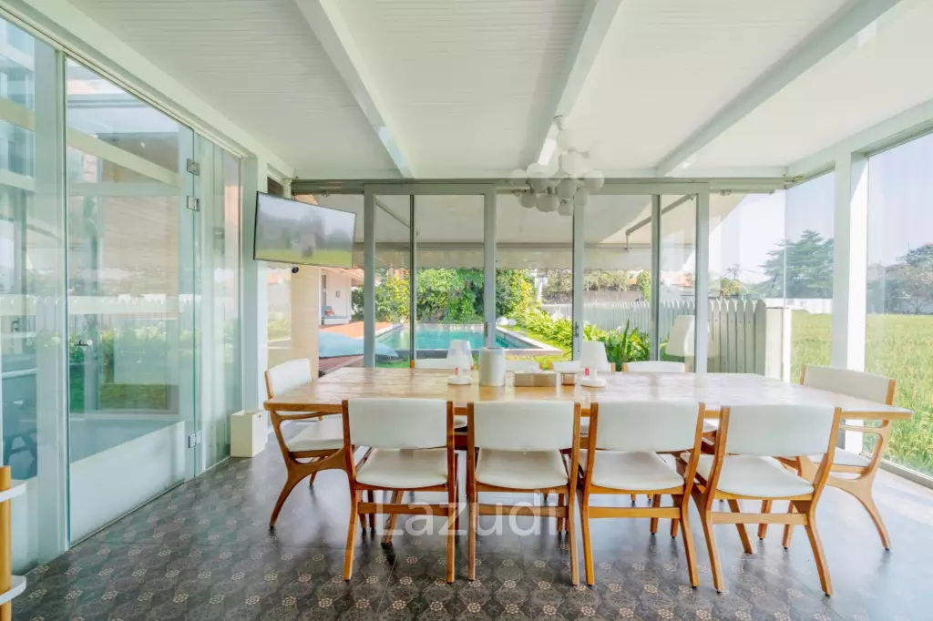 Discover true Luxury: A Stunning Villa and Apartment in Berawa
