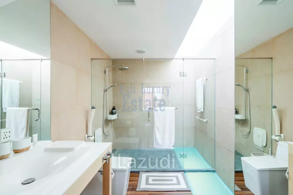 Discover true Luxury: A Stunning Villa and Apartment in Berawa