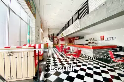 Sukhumvit 11 Retail Haven – Bar/Restaurant Space Near BTS Nana
