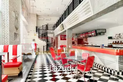 Sukhumvit 11 Retail Haven – Bar/Restaurant Space Near BTS Nana