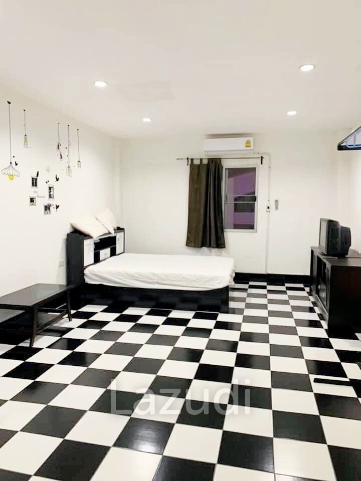 Building for Rent in Bang Lamung LAZ153308