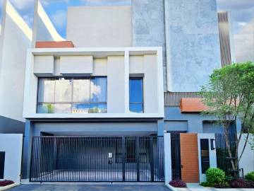 4 Bed 5 Bath 430 SQ.M BuGaan Krungthep Kreetha