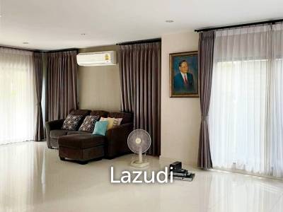 3 Bed 210 SQ.M The Plant Estique Pattanakarn 38