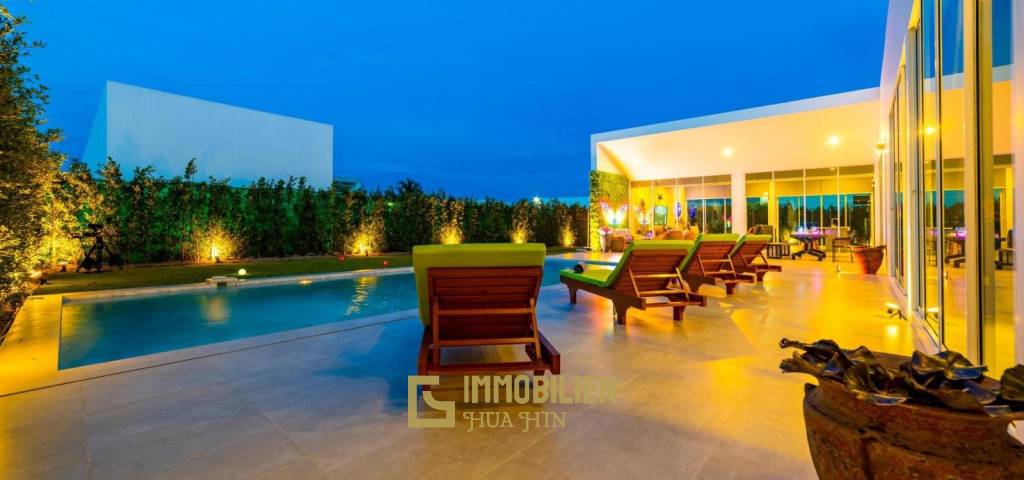 Phu Montra K-Haad : 4 Bed Pool Villa With Mountain View