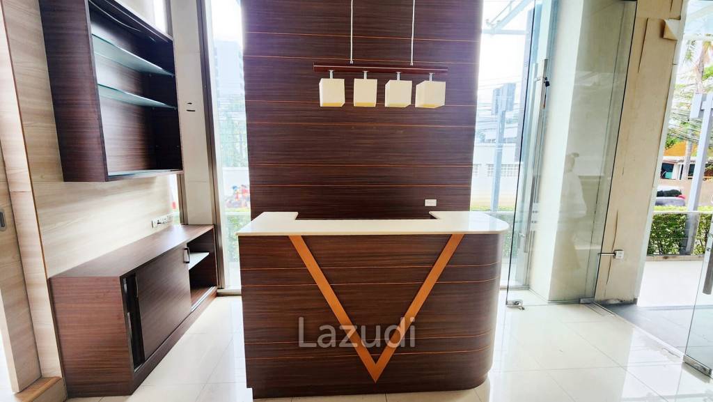 Prime 115sqm Spa Oasis on Bustling 39 Boulevard - Your Gateway to Success!