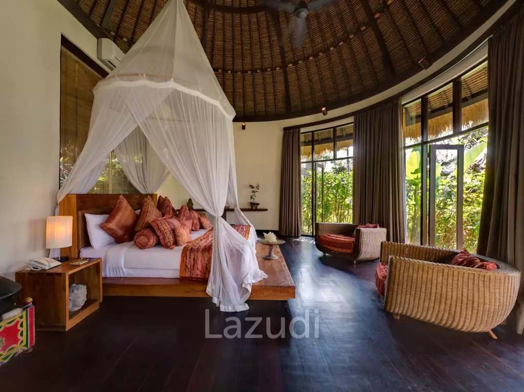 ONE OF A KIND ABSOLUTE BEACHFRONT VILLA IN CEMAGI