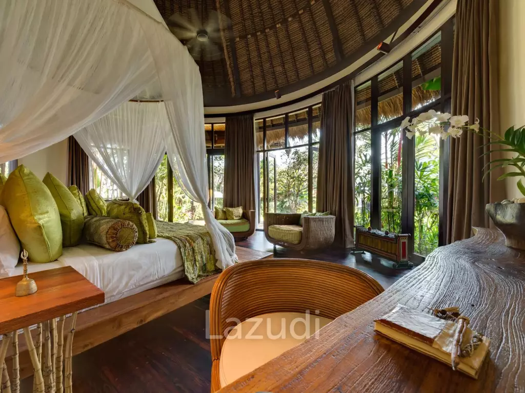 ONE OF A KIND ABSOLUTE BEACHFRONT VILLA IN CEMAGI