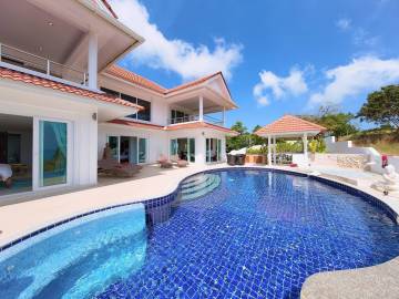 SEA VIEW AND BAY ACCESS 6 BEDROOM MANSION