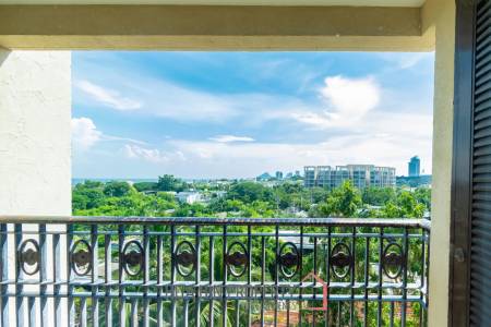 Beautiful Sea view 4 bed condo in Hua Hin center