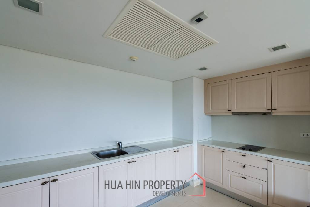 Beautiful Sea view 4 bed condo in Hua Hin center
