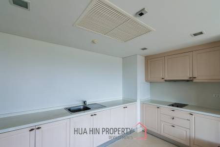 Beautiful Sea view 4 bed condo in Hua Hin center