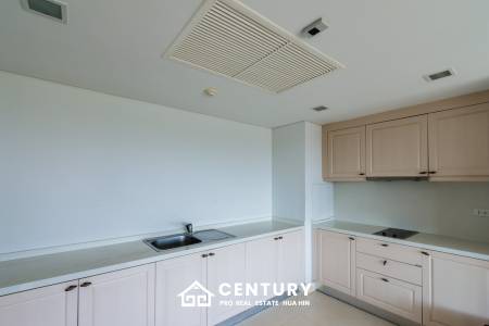 Beautiful Sea view 4 bed condo in Hua Hin center