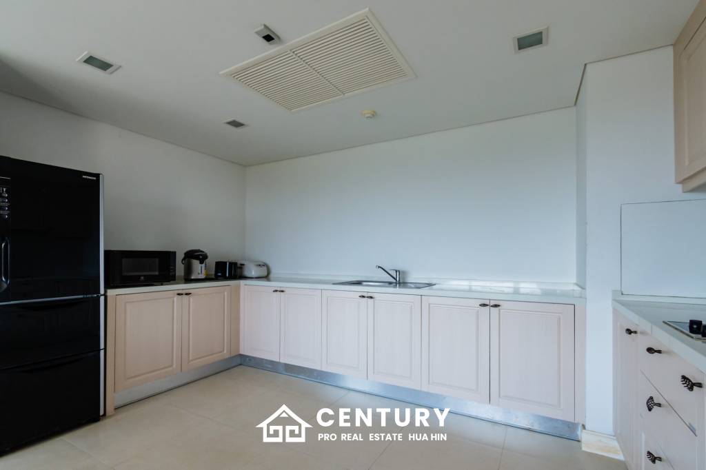 Beautiful Sea view 4 bed condo in Hua Hin center