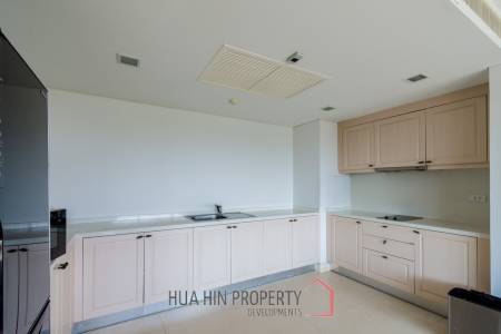 Beautiful Sea view 4 bed condo in Hua Hin center