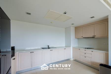 Beautiful Sea view 4 bed condo in Hua Hin center