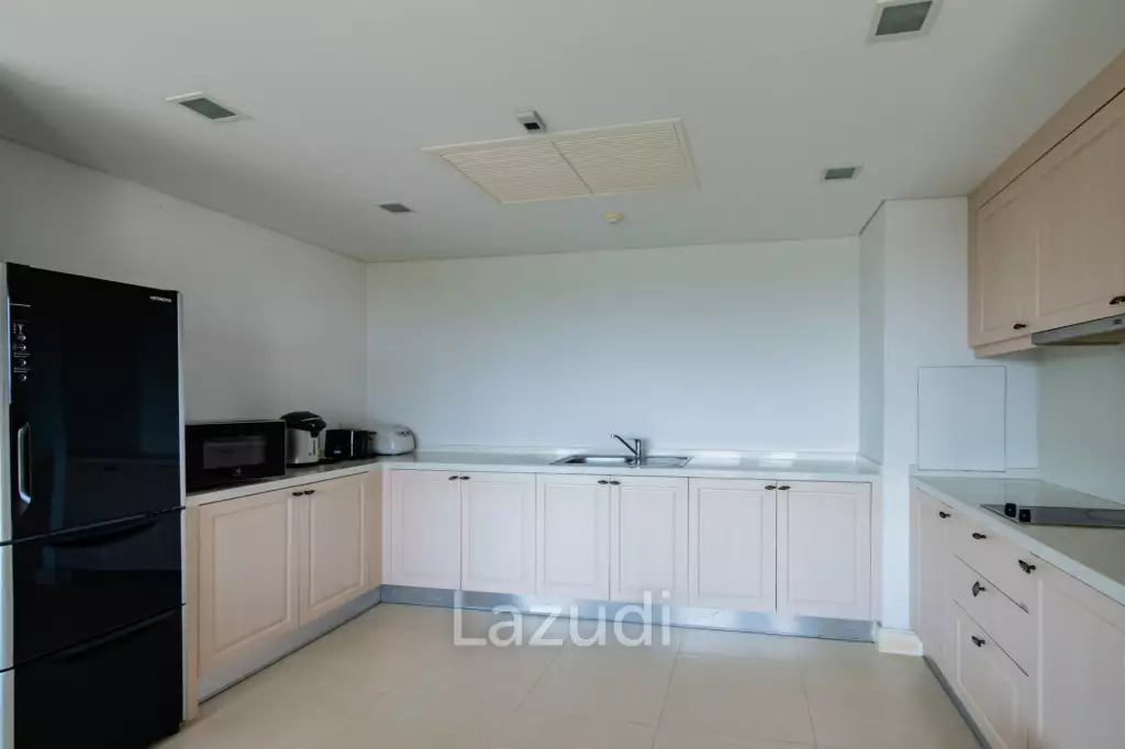 Beautiful Sea view 4 bed condo in Hua Hin center