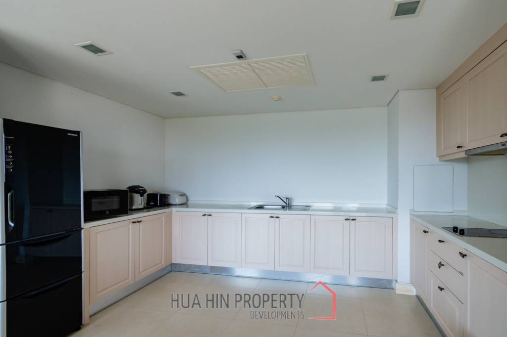 Beautiful Sea view 4 bed condo in Hua Hin center