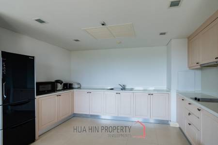 Beautiful Sea view 4 bed condo in Hua Hin center