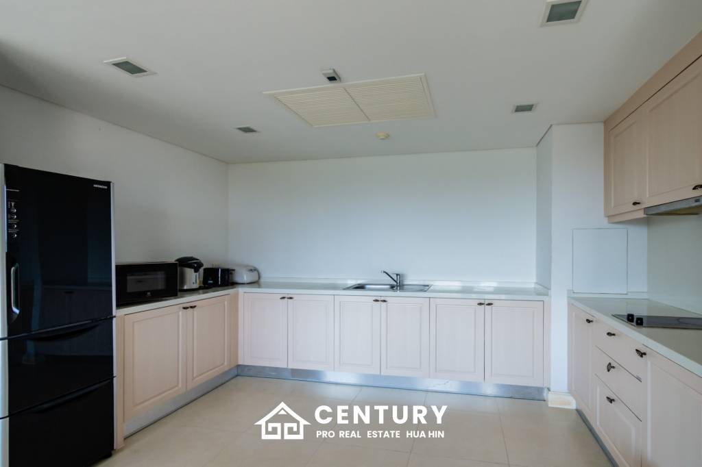 Beautiful Sea view 4 bed condo in Hua Hin center